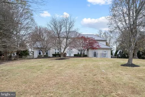 16 Maple Ln, Glen Mills, PA 19342