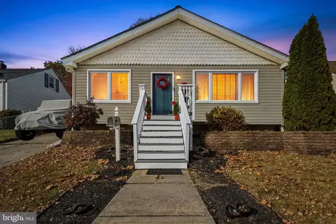 74 S Martin Ln, Norwood, PA 19074