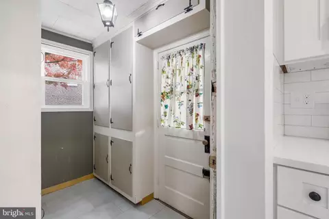 Entry Way - 680 Buttonwood Dr, Springfield, PA 19064 photo 6 of 9