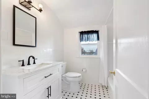 Bath - 680 Buttonwood Dr, Springfield, PA 19064 photo 1 of 3