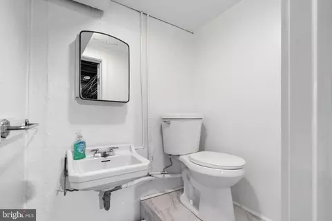 Bath - 680 Buttonwood Dr, Springfield, PA 19064 photo 3 of 3