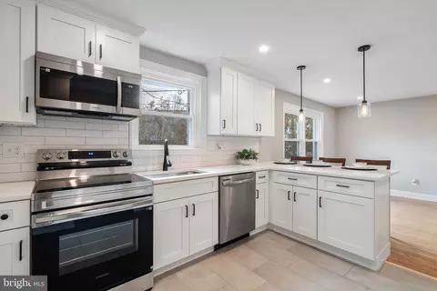 Kitchen - 680 Buttonwood Dr, Springfield, PA 19064 photo 2 of 2