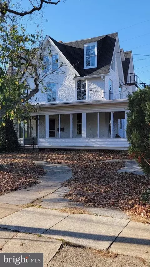 9 W Hinckley Ave, Ridley Park, PA 19078