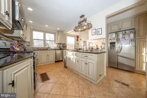 272 Blanchard Rd, Drexel Hill, PA 19026