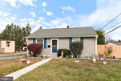 4 Vinsmith Ave, Aston, PA 19014
