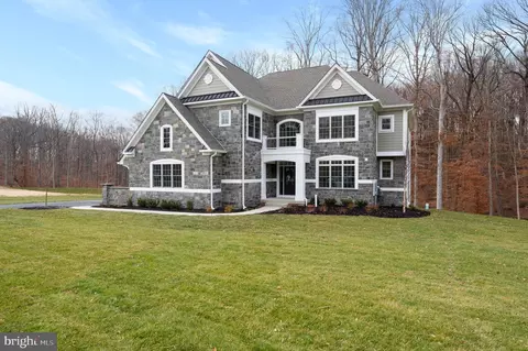 206 Bellflower Ln, Newtown Square, PA 19073