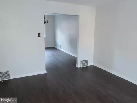 240 Barclay Rd, Darby, PA 19082 photo 4