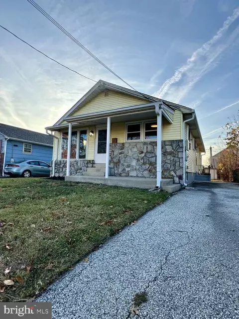 321 Erickson Ave, Essington, PA 19029