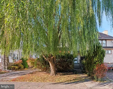 4 Winfield Ave, Darby, PA 19082