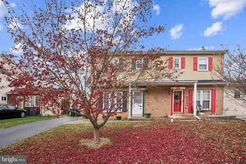 611 E Wiltshire Dr, Wallingford, PA 19086