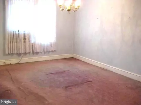 Living - 618 Post Rd, Marcus Hook, PA 19061 photo 3 of 3