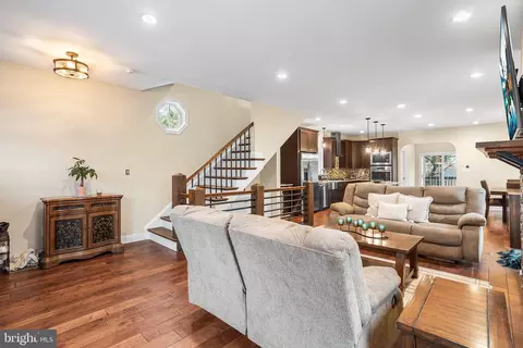 Entry Way - 111 Ardmore Ave, Darby, PA 19082 photo 2 of 7