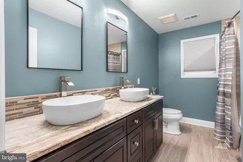Bath - 111 Ardmore Ave, Darby, PA 19082 photo 3 of 4