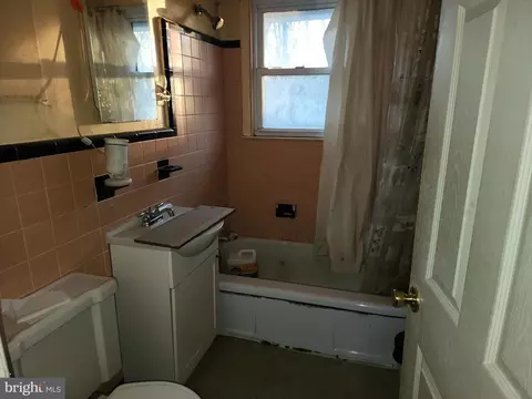 Bath - 4400 Garnet Mine Rd, Boothwyn, PA 19061 photo 1 of 1
