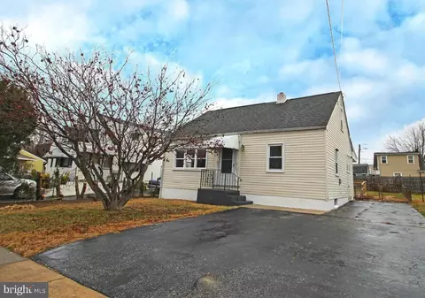 1327 Chestnut St, Marcus Hook, PA 19061
