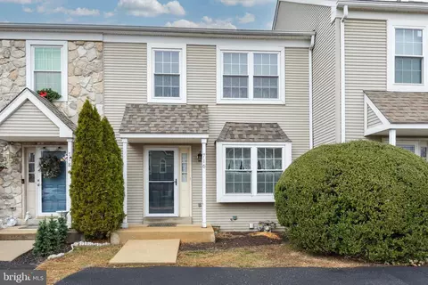 716 Heather Ln, Aston, PA 19014