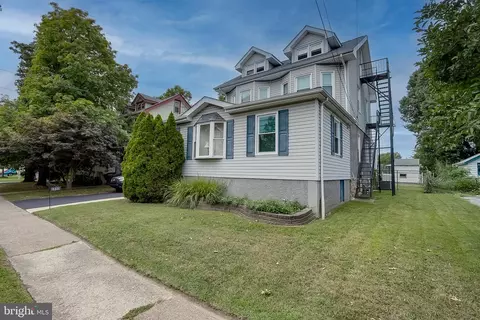 555 13th Ave, Prospect Park, PA 19076