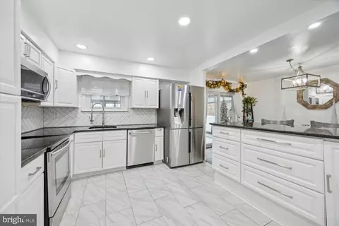 326 Francis Dr, Havertown, PA 19083