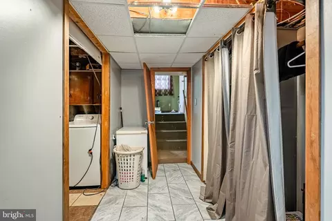 Entry Way - 809 Hawthorne Ave, Secane, PA 19018 photo 5 of 6