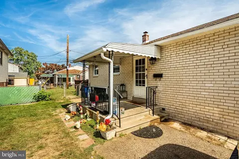 Exterior - 809 Hawthorne Ave, Secane, PA 19018 photo 2 of 7