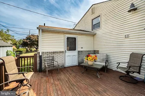Exterior - 809 Hawthorne Ave, Secane, PA 19018 photo 5 of 7