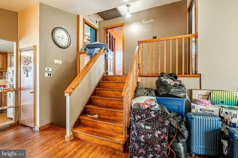 Entry Way - 809 Hawthorne Ave, Secane, PA 19018 photo 1 of 6