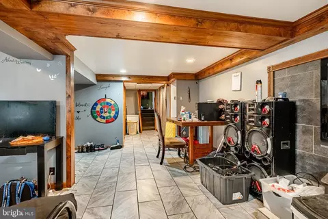 Entry Way - 809 Hawthorne Ave, Secane, PA 19018 photo 4 of 6
