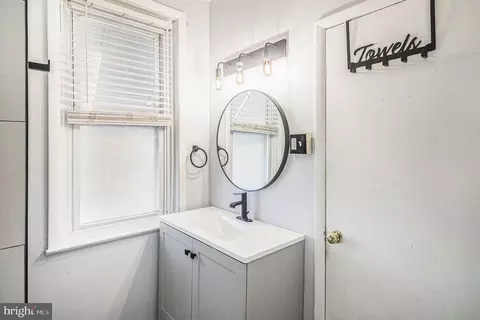 Bath - 20 Maple St, Marcus Hook, PA 19061 photo 2 of 2