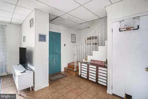Entry Way - 20 Maple St, Marcus Hook, PA 19061 photo 1 of 2