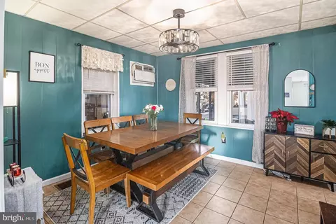 Dining - 20 Maple St, Marcus Hook, PA 19061 photo 1 of 1