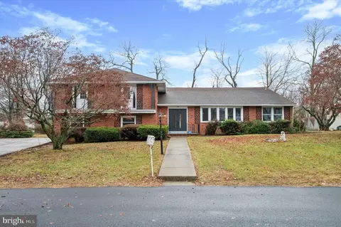 1049 Excelsior Dr, Aston, PA 19014