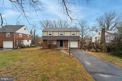 105 Meadowbrook Ln, Brookhaven, PA 19015