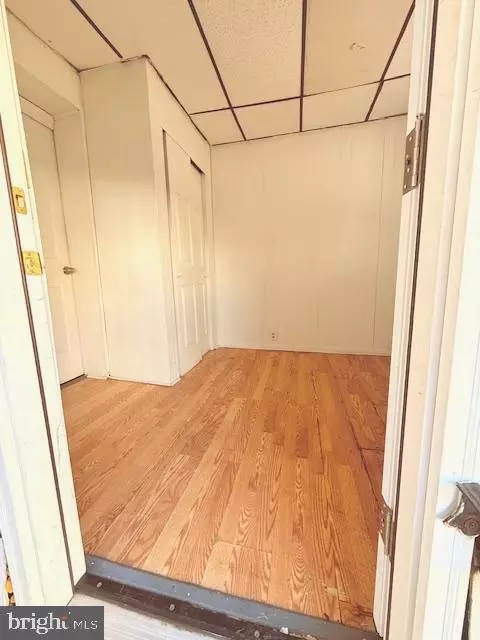 Entry Way - 6956 Clinton Rd, Upper Darby, PA 19082 photo 2 of 3