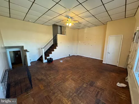 Living - 1532 Summit St, Marcus Hook, PA 19061 photo 2 of 4