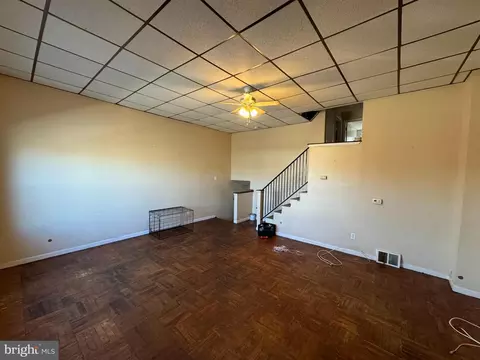 Living - 1532 Summit St, Marcus Hook, PA 19061 photo 1 of 4