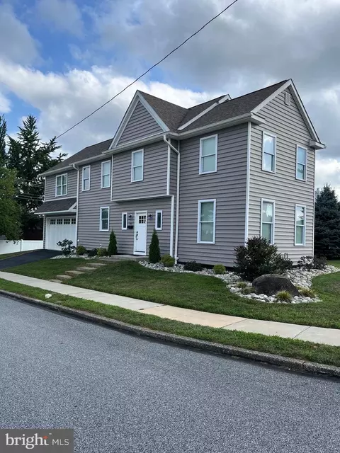 201 Vinsmith Ave, Aston, PA 19014