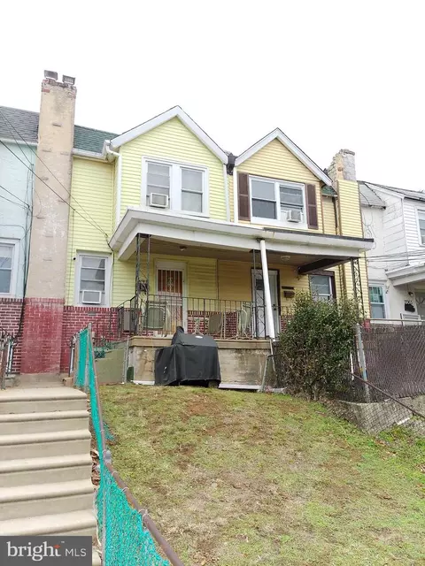 7067 Clover Ln, Darby, PA 19082