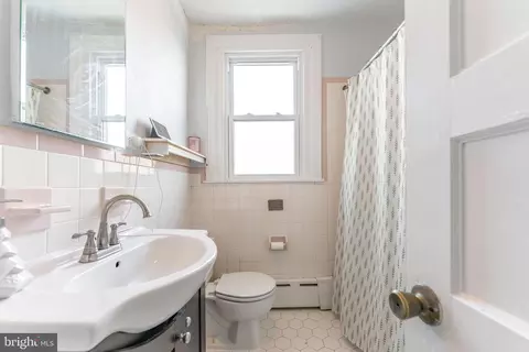 Bath - 102 Ardsley Rd, Darby, PA 19082 photo 1 of 1