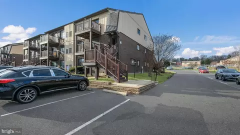 5200 Hilltop Dr #M23, Brookhaven, PA 19015