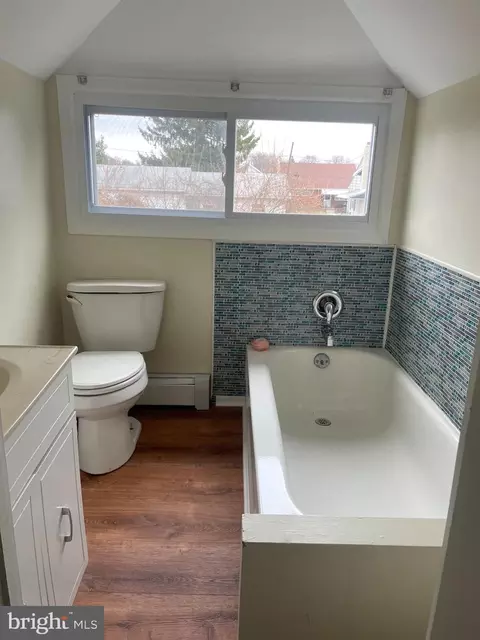 1017 Langley St, Marcus Hook, PA 19061 photo 11
