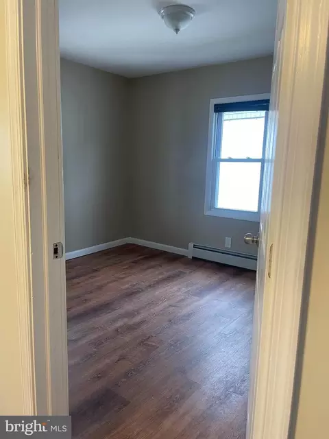 1017 Langley St, Marcus Hook, PA 19061 photo 3