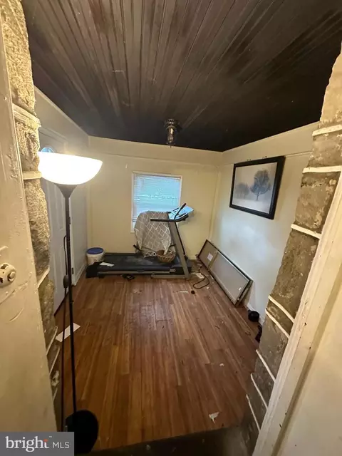 416 Croyden Rd, Darby, PA 19082 photo 6