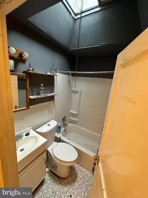 416 Croyden Rd, Darby, PA 19082 photo 11