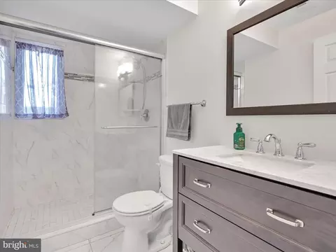 Bath - 718 Hickory Rd, Secane, PA 19018 photo 4 of 4