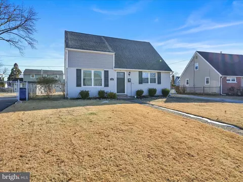 Exterior - 718 Hickory Rd, Secane, PA 19018 photo 2 of 5