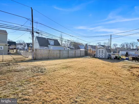 Exterior - 718 Hickory Rd, Secane, PA 19018 photo 4 of 5