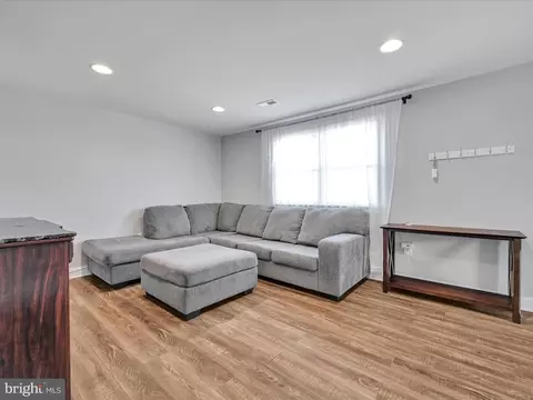 Living - 718 Hickory Rd, Secane, PA 19018 photo 1 of 2
