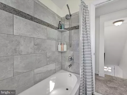 Bath - 718 Hickory Rd, Secane, PA 19018 photo 3 of 4