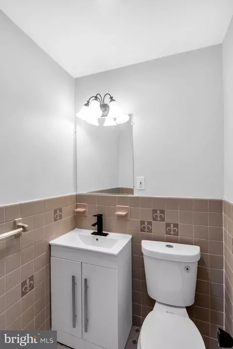 Bath - 7202 Hazel Ave, Upper Darby, PA 19082 photo 1 of 4