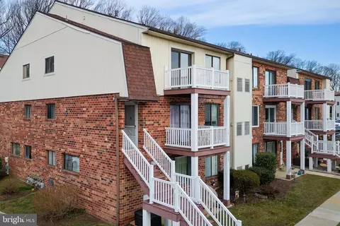 7221 Hilltop Dr, Brookhaven, PA 19015